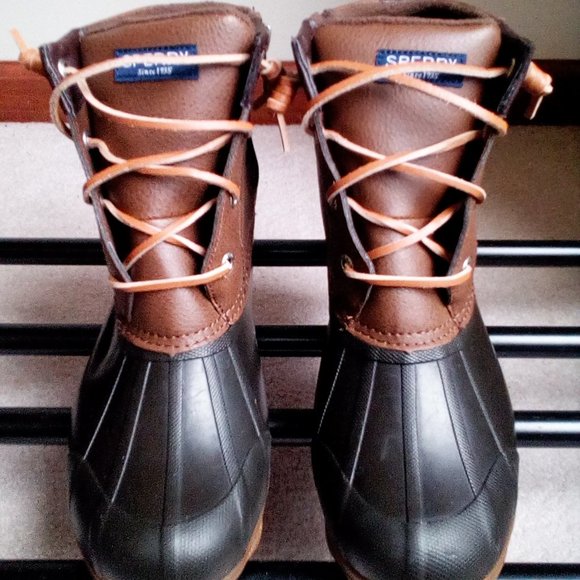 womens duck boots size 10
